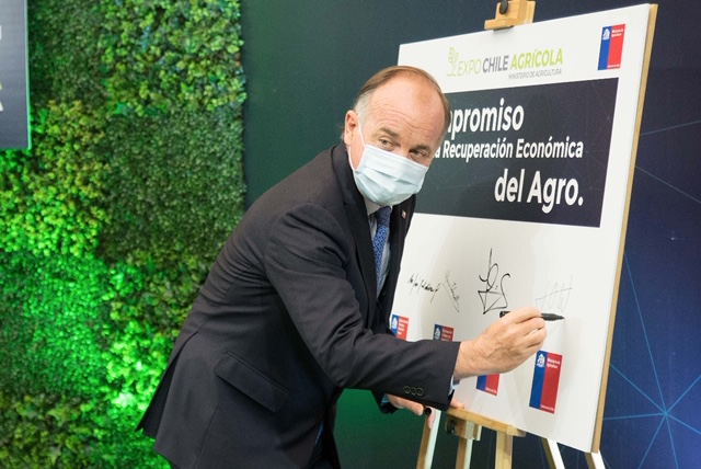  Ministro Walker inaugura la tercera versión de la Expo Chile Agrícola 2020: “Es el taller de capacitación más grande que se ha realizado en la agricultura chilena en años”