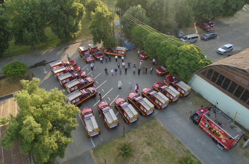  Gobierno regional entrega 20 camionetas multipropósito a bomberos de Ñuble