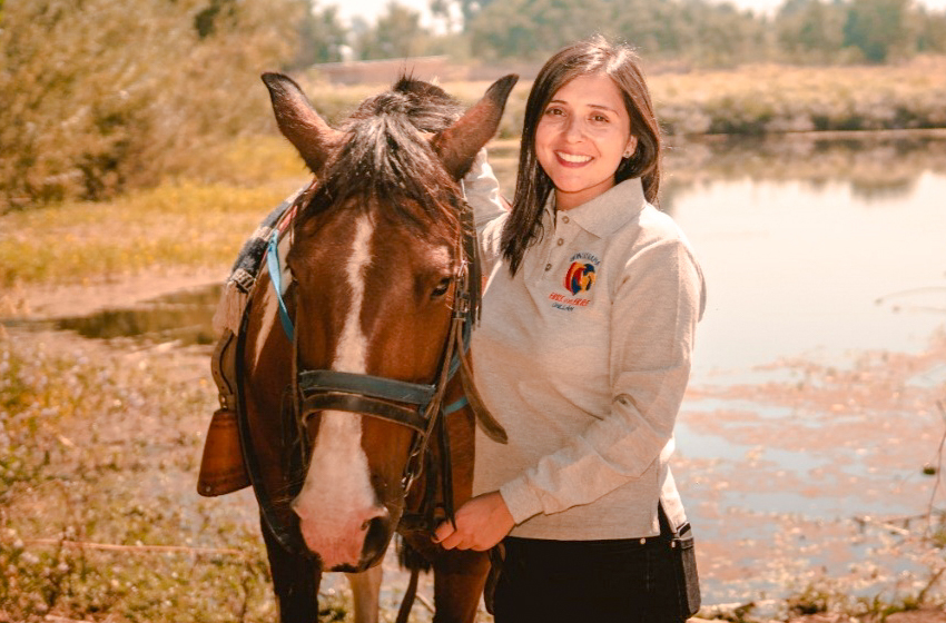  Karla Vargas, Fonoaudiologa – Equinoterapeuta y experta en intervención asistida con animales