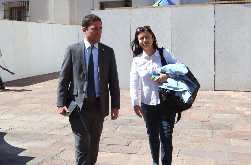  Diputados Martínez y Bravo cuestionan ausencia del ministro de Vivienda durante sesión en que analizaron ayudas comprometidas a damnificados